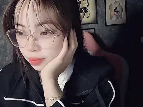 Snapshot of Aria5999 chatting on November 2025 08:42:02 PM Aria5999 online show from November 2025 08:42:02 PM