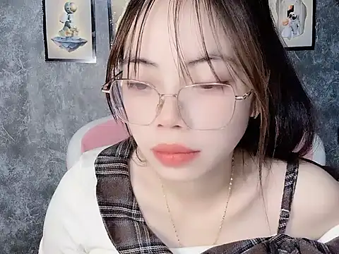 Snapshot of Aria5999 chatting on December 2025 09:10:02 PM Aria5999 online show from December 2025 09:10:02 PM