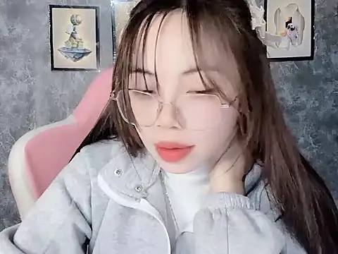 Snapshot of Aria5999 chatting on December 2025 06:51:01 PM Aria5999 online show from December 2025 06:51:01 PM