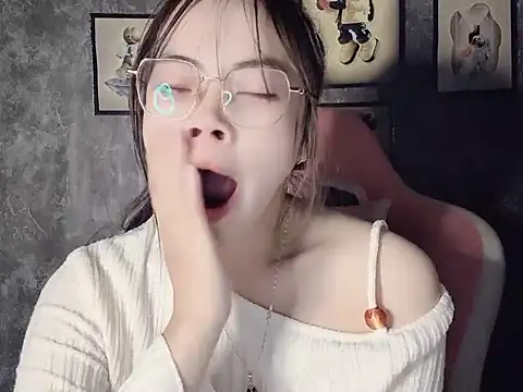 Snapshot of Aria5999 chatting on December 2025 07:48:01 PM Aria5999 online show from December 2025 07:48:01 PM