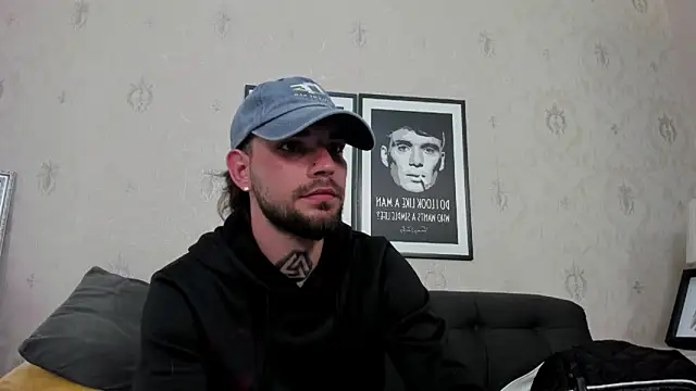 Snapshot of KaneHunter chatting on May 2026 11:33:01 PM KaneHunter online show from May 2026 11:33:01 PM