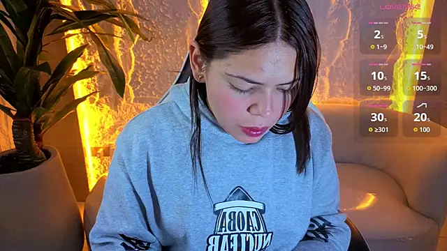 Snapshot of Polly_Tx chatting on February 2026 03:07:02 AM Polly Tx online show from February 2026 03:07:02 AM