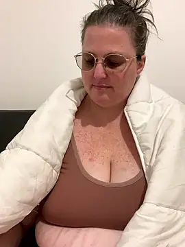 bea french curvy online show from January 2026 07:40:01 PM