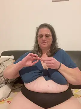 bea french curvy online show from February 2026 08:41:01 PM