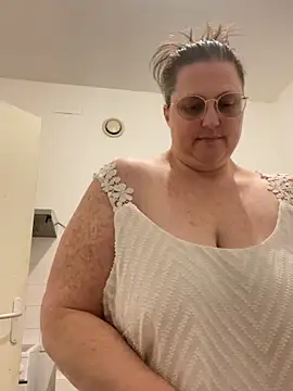 bea french curvy online show from February 2026 09:10:02 PM