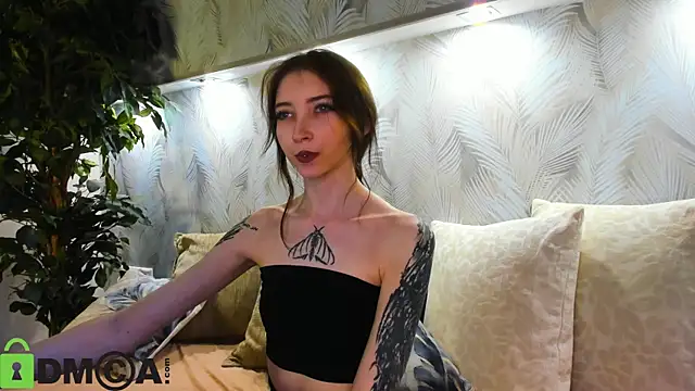 Snapshot of Ellen_Hops chatting on June 2026 09:06:02 AM Ellen Hops online show from June 2026 09:06:02 AM