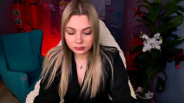 HyileyClark online show from April 2026 07:43:02 AM