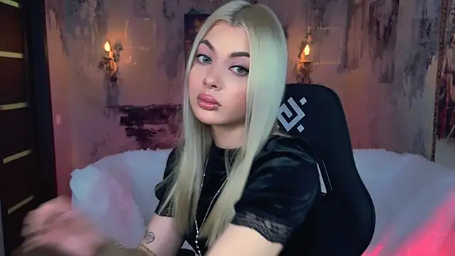 Snapshot of HyileyClark chatting on December 2025 09:22:02 AM HyileyClark online show from December 2025 09:22:02 AM