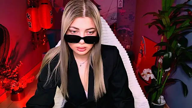 HyileyClark online show from March 2026 09:53:02 AM