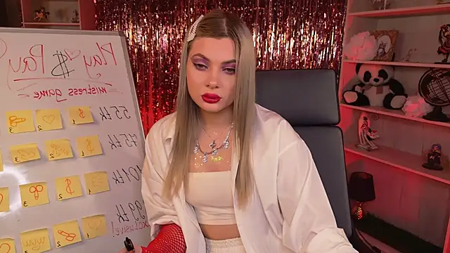 HyileyClark online show from April 2026 09:49:01 AM