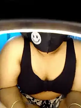 priya2098 online show from May 2026 01:03:01 PM