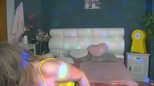 Cougar Milff online show from May 2026 04:11:02 PM