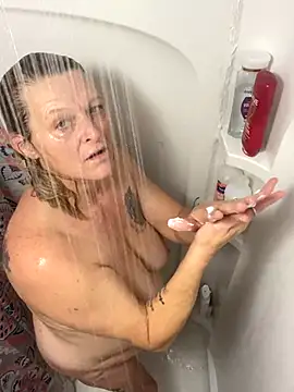 Snapshot of ladylinda2018 chatting on November 2025 03:23:01 PM ladylinda2018 online show from November 2025 03:23:01 PM