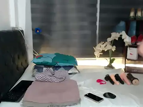 sylvannia cumslut online show from February 2026 09:17:01 AM