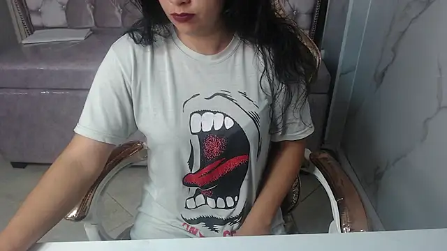 Snapshot of Evangeline_b chatting on November 2025 01:00:02 PM Evangeline b online show from November 2025 01:00:02 PM