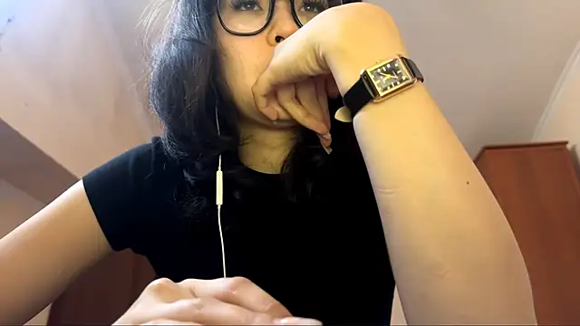 Snapshot of MiracleGirls chatting on December 2025 06:37:02 AM MiracleGirls online show from December 2025 06:37:02 AM