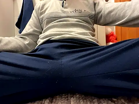 erdestruttor18 online show from November 2025 08:25:02 AM