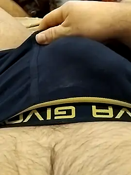 erdestruttor18 online show from January 2026 10:42:01 AM