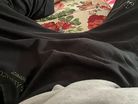 erdestruttor18 online show from February 2026 07:52:02 AM