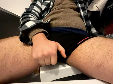 erdestruttor18 online show from January 2026 11:28:01 AM