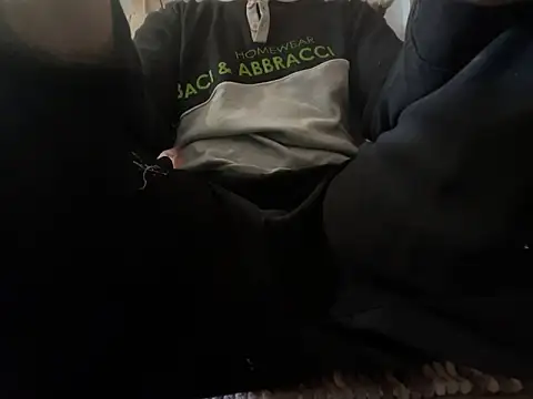 erdestruttor18 online show from December 2025 10:27:02 AM