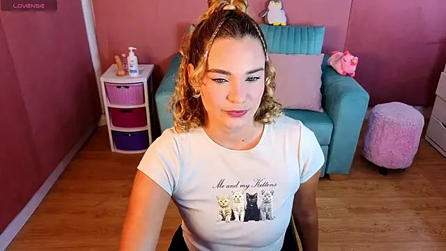 Snapshot of AdharaWo chatting on December 2025 01:21:01 PM AdharaWo online show from December 2025 01:21:01 PM