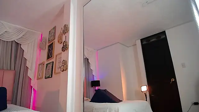 IsabelleDaza online show from February 2026 12:05:02 PM