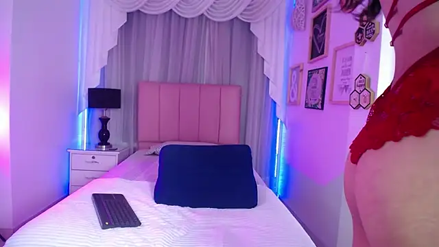 IsabelleDaza online show from December 2025 12:21:02 PM