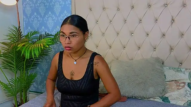 Miaa Collinss online show from November 2025 08:31:01 PM