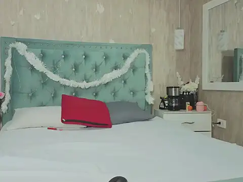 Apriil Sweett online show from December 2025 01:43:02 PM