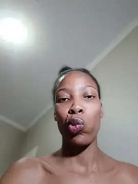 Snapshot of MsParisSmith chatting on June 2026 07:31:02 PM MsParisSmith online show from June 2026 07:31:02 PM