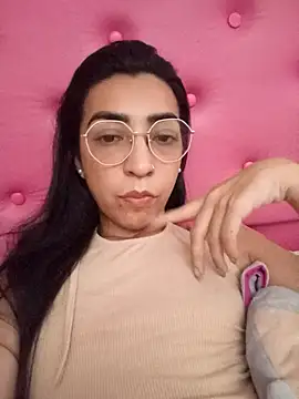 Snapshot of Yani-14 chatting on November 2025 02:06:02 PM Yani-14 online show from November 2025 02:06:02 PM