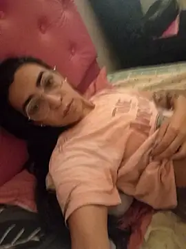 Snapshot of Yani-14 chatting on December 2025 09:22:02 AM Yani-14 online show from December 2025 09:22:02 AM