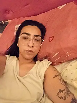 Snapshot of Yani-14 chatting on December 2025 04:22:01 AM Yani-14 online show from December 2025 04:22:01 AM