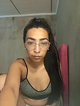 Snapshot of Yani-14 chatting on December 2025 05:56:02 PM Yani-14 online show from December 2025 05:56:02 PM