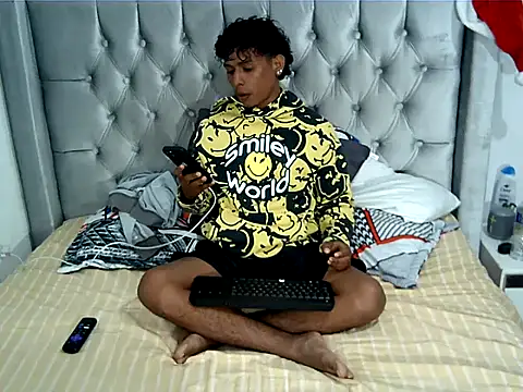 Snapshot of Jacob_and_Angel chatting on January 2026 12:06:02 AM Jacob and Angel online show from January 2026 12:06:02 AM