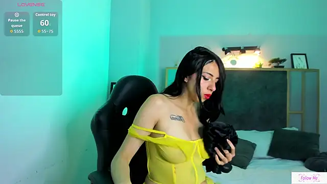 Snapshot of Miha_Sophia_ chatting on November 2025 12:17:01 PM Miha Sophia online show from November 2025 12:17:01 PM