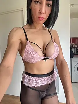 Snapshot of Soniaxxx31 chatting on February 2026 12:05:01 PM Soniaxxx31 online show from February 2026 12:05:01 PM