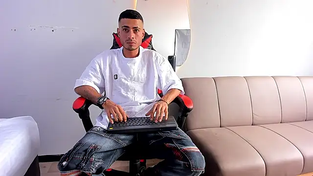 MatthewCullen online show from December 2025 04:07:01 PM