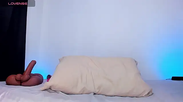 NahomiiAcosta online show from February 2026 09:13:02 PM