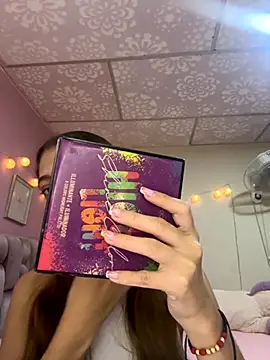 Vanneskk online show from December 2025 01:32:02 PM