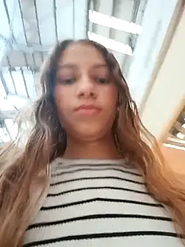 Vanneskk online show from April 2026 08:33:01 PM