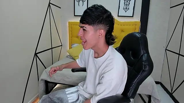 Ethan Jamees online show from February 2026 07:25:01 PM