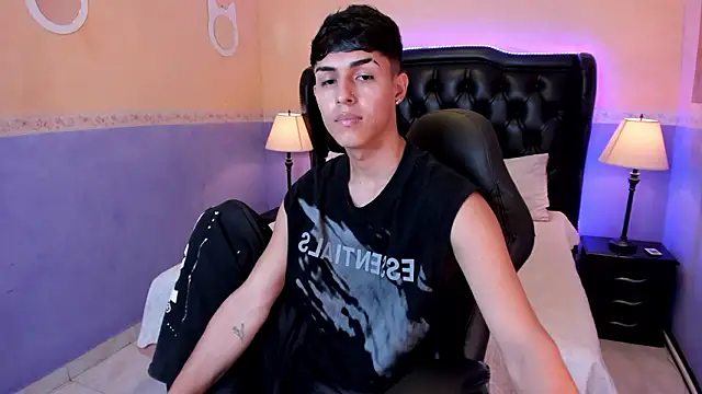 Ethan Jamees online show from February 2026 07:37:01 PM