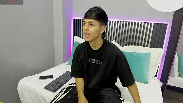 Ethan Jamees online show from March 2026 08:16:01 PM