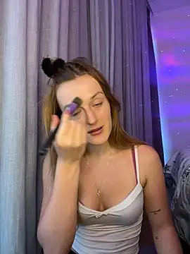 madlynginger online show from November 2025 12:49:02 PM