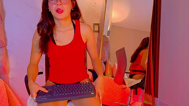 Mia Cullen online show from December 2025 12:31:01 PM