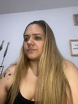 Snapshot of LoreinnFox chatting on April 2026 03:52:02 AM LoreinnFox online show from April 2026 03:52:02 AM