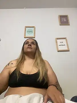 LoreinnFox online show from April 2026 04:04:02 AM
