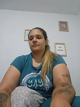 LoreinnFox online show from May 2026 05:03:01 AM